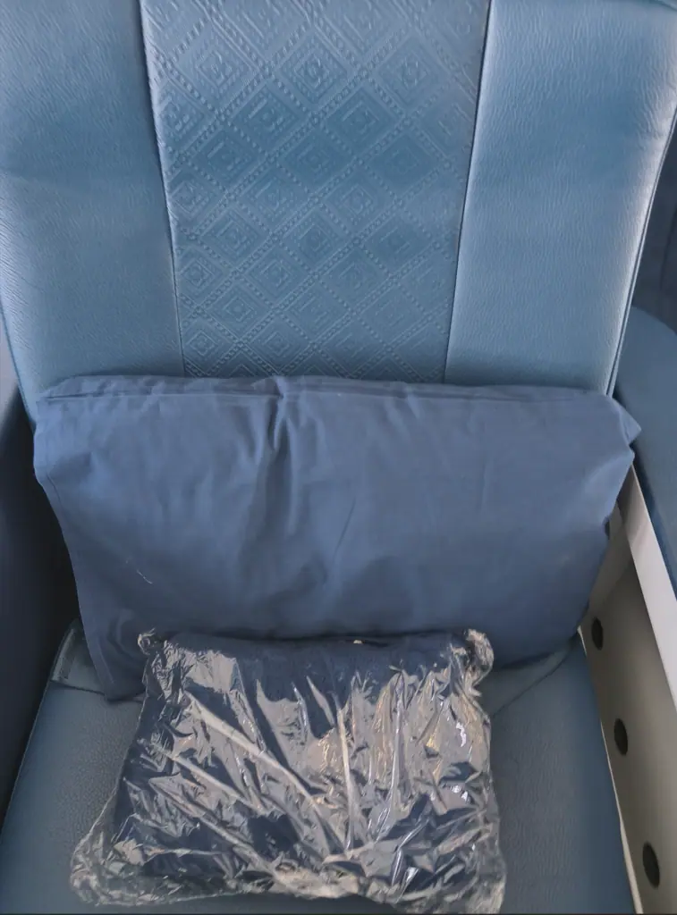 Malaysia Airlines B737 Business Class Pillow and Blanket